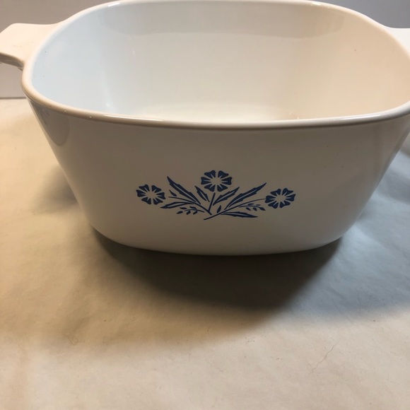 Vintage Corning ware Dishes (no lids) 6 & 7 Cup Casserole Dishes made in Canada - Picture 2 of 10